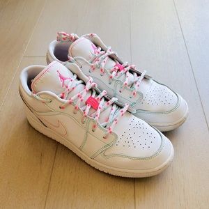 Jordan 1 low White Mint Pink size 6.5 Y / women 8